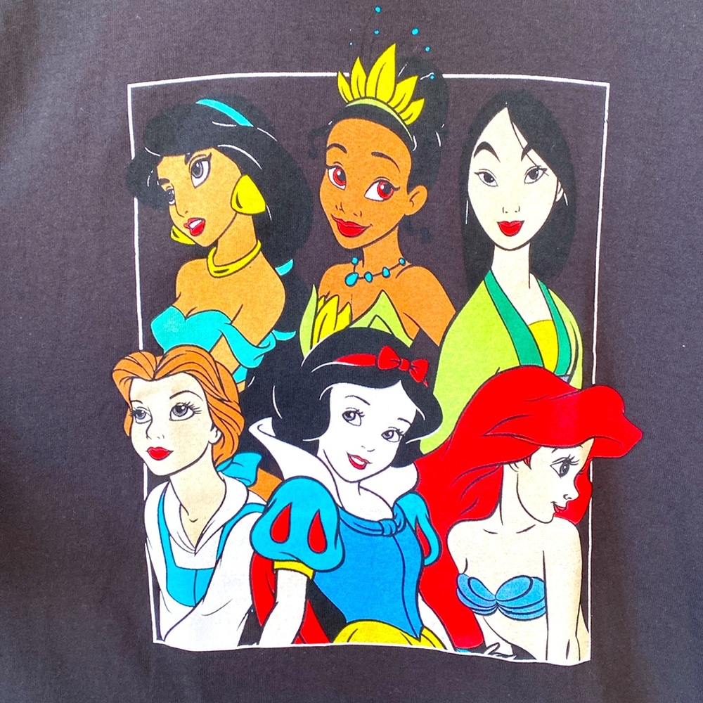 Disney Princess Graphic T-Shirt - Size Large - NWT - Picture 2 of 3